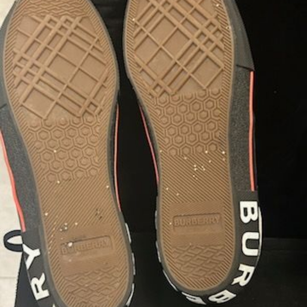 Burberry shoes - Picture 3 of 3